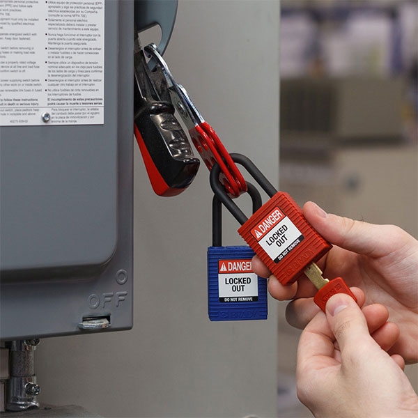 /fileuploads/produtos/sistemas-de-seguranca/lockout-tagout/cadeados/BRA150311_3.jpg